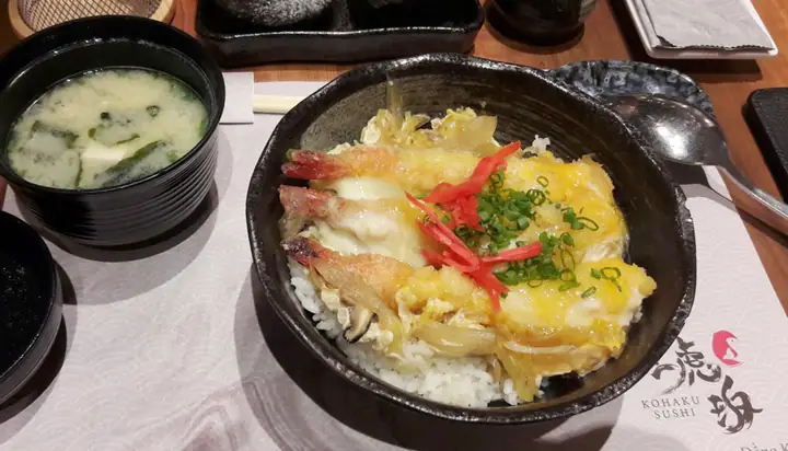 Review Chi Tiết Kohaku Sushi Vạn Hạnh Mall: Trải Nghiệm Ẩm Thực Nhật Bản Giá Rẻ Ở Quận 10