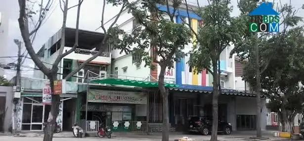 Ẩm Thực Đường Lạc Long Quân: Quán Ăn Ngon Cho Sinh Viên, Công Nhân