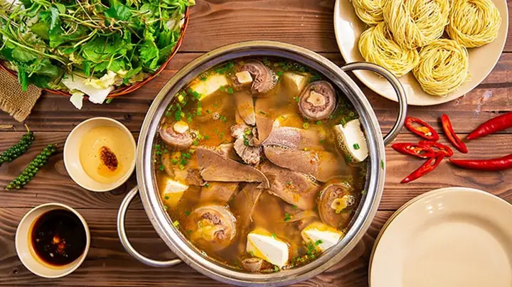 Review Lẩu Bò Hiền Lê Văn Lương: Trải Nghiệm Thực Tế Tại Nhà Bè