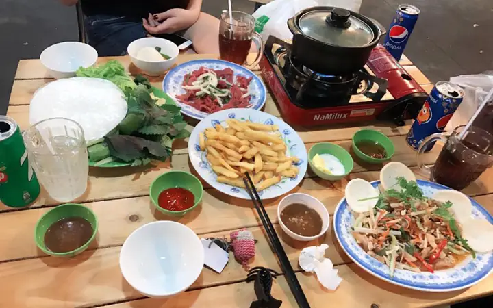 Review Chi Tiết Lẩu Đồng Quê Quang Trung: Trải Nghiệm Ẩm Thực Quê Hương Trong Lòng Thành Phố