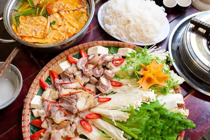 Lẩu Đuôi Bò Mậu Lương