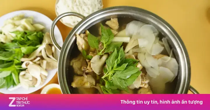 Lẩu Gà Lá É: Bí Quyết Nấu Chuẩn Vị Phú Yên Tại Nhà