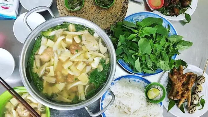Lẩu Gà Lá É Gần Đây