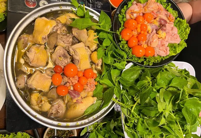Lẩu Gà Lá É Hà Nội