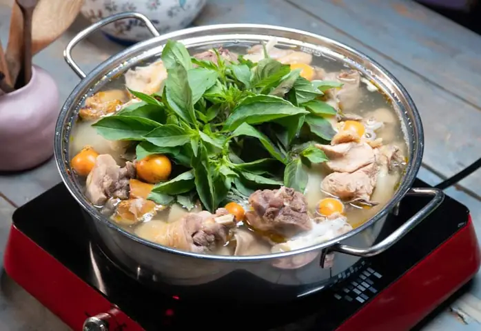 Lẩu Gà Lá É Tạ Quang Bửu