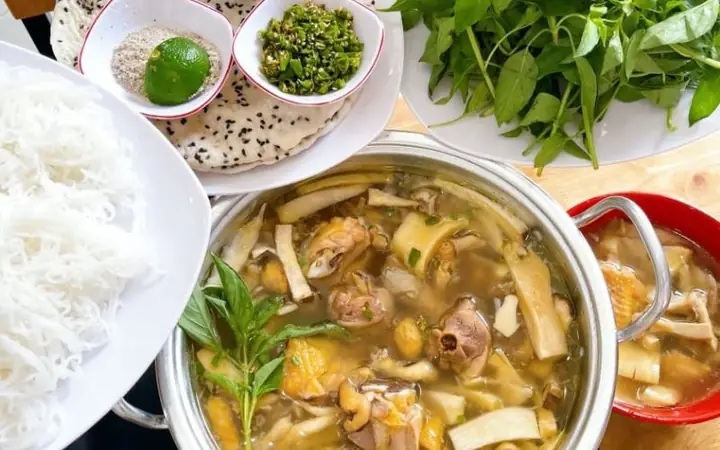 Lẩu Gà Lá É Thúy Hiếu