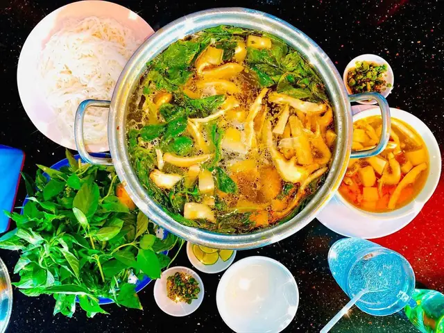 Lẩu Gà Lá É Vũng Tàu