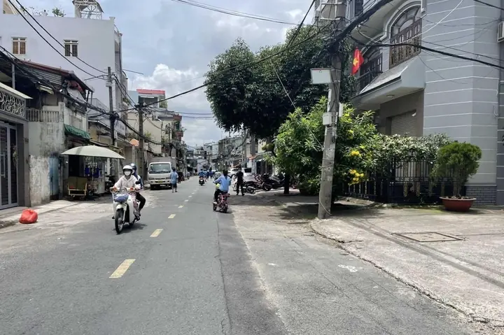 Lê Thị Bạch Cát Quận 11