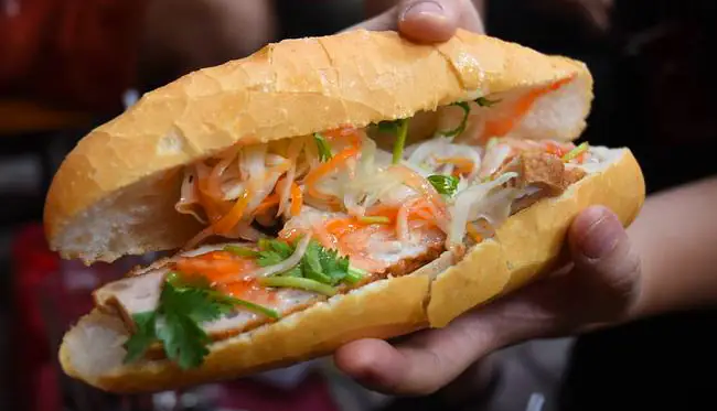 Review Lò Bánh Mì Minh Châu Nguyễn Trường Tộ: Bánh Mì Giòn Rụm, Nhân Đậm Đà Giữa Lòng Thành Phố Vinh
