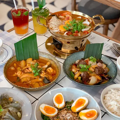 Me Me Bistro Nguyen Huu Huan