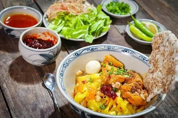 Review Quán Mì Quảng Huyền Nguyễn Khuyến: Trải Nghiệm Hương Vị Đặc Trưng Cần Thơ