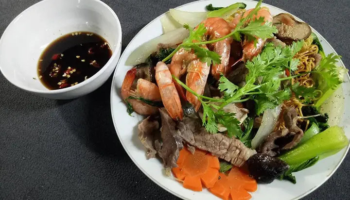 Review Quán Mì Xào Giòn Chợ Cũ: Chất Lượng 10/10 Có Thật Sự?
