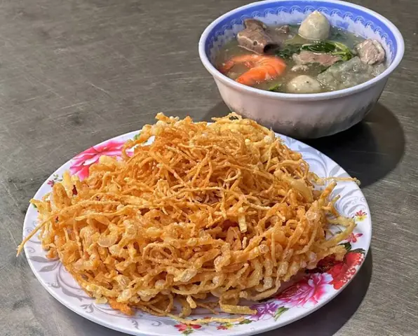 Mì Xào Giòn Vũng Tàu: Hương Vị Biển Cả Từ Sợi Mì Giòn Tan