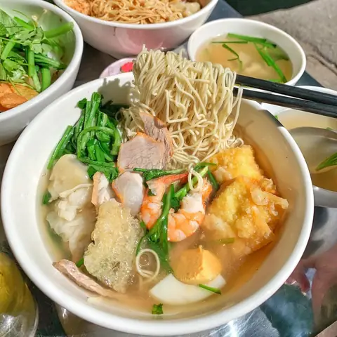 Mỳ Vằn Thắn Ô Quan Chưởng