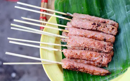 Review Quán Ăn Trần Công Châu: Nem Chua & Nem Ngọt Gia Truyền Có Đáng Thử?