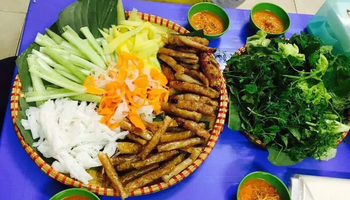 Nem Nướng Nha Trang Ngõ Tự Do: Đánh Giá Chi Tiết Quán Hà Anh