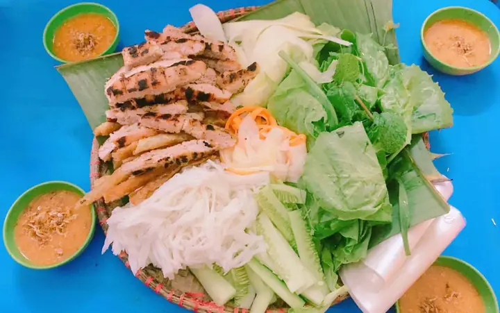 Review Quán Nem Nướng Nha Trang Cô Hơn: Trải Nghiệm Đáng Giá 25k/suất Tại Hà Nội