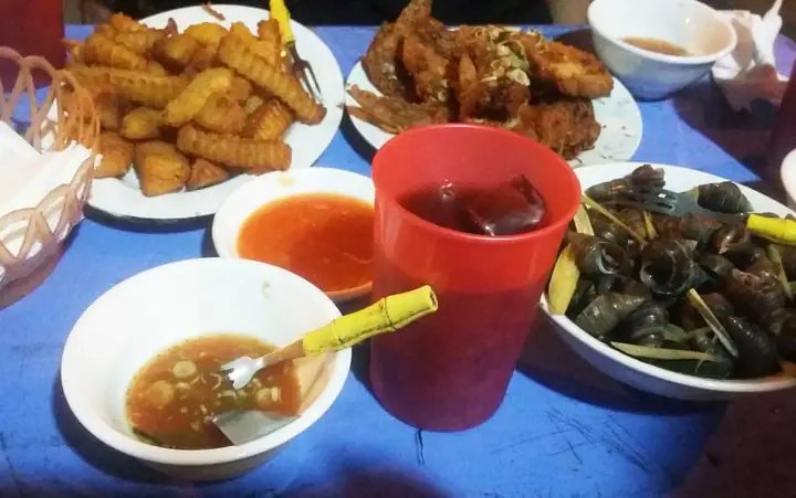 Ốc Nóng & Gà Rán Ngã Tư Trôi: Quán Ăn Vặt Đường Phố Đáng Thử