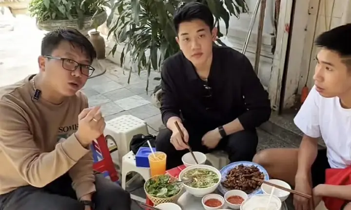 Ngan Cháy Tỏi Phố Cổ: Hương Vị Giòn Thơm Đặc Trưng Hà Nội