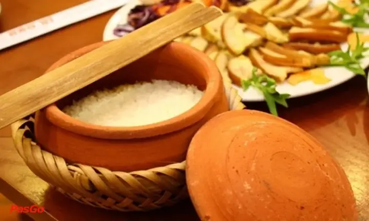Nhà Hàng Cơm Niêu Ngói Đỏ Đường 2/9: Trải Nghiệm Ẩm Thực Việt Truyền Thống Đậm Đà