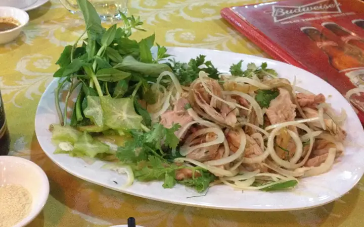 Review Nhà Hàng Sân Vườn Cây Sứ: Trải Nghiệm Ẩm Thực & Âm Nhạc "hát Với Nhau"