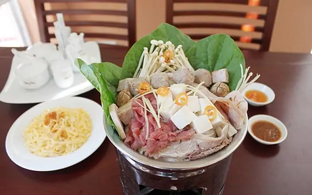 Đánh Giá Nhà Hàng Vạn Huê Lầu Đà Lạt: Tổng Hợp Trải Nghiệm Thực Tế