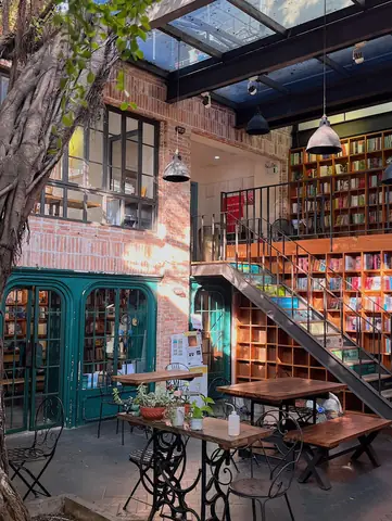 Nhã Nam Book And Coffee
