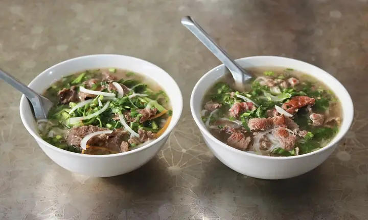 Phở Bò Nam Định: Hương Vị Đậm Đà Từ Nồi Nước Dùng Gia Truyền