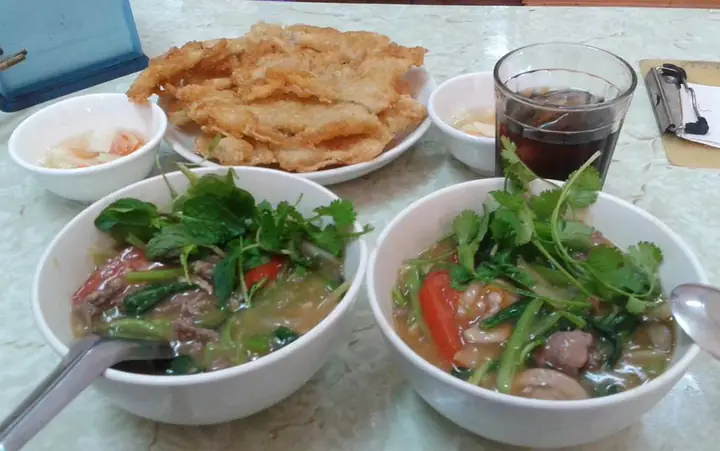 Review Phở Chiên Giòn 206 Khâm Thiên: Món Ngon Đẳng Cấp Hay Chỉ Là "có Tiếng"?