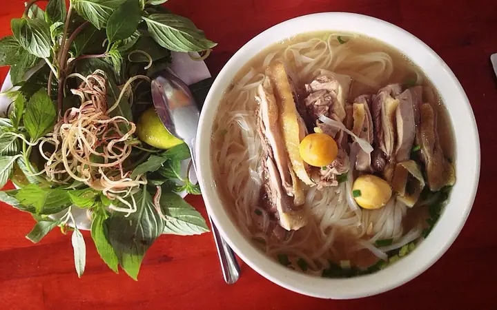 Review Quán Phở Gà 43 Mạc Đĩnh Chi: Chất Lượng & Giá Cả Thực Tế