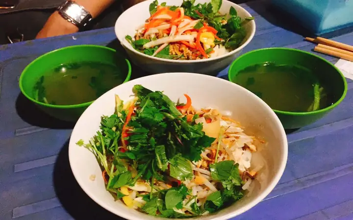Review Quán Phở Gà Trộn Khánh Béo: Trải Nghiệm Hương Vị Quen Thuộc Giữa Lòng Phố Cổ Hà Nội