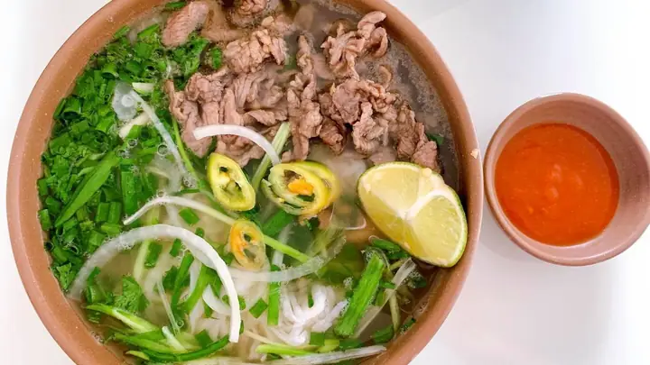 Review Chi Tiết Quán Phở Bò Phú Gia Lý Chính Thắng: Đáng Thử Hay Chỉ Điểm Trung Bình?
