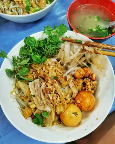 Phở Gà Trộn Hà Nội: Khám Phá Hương Vị Độc Đáo Và Top Quán Ngon
