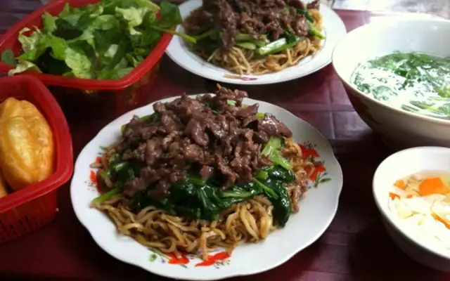 Phở Xào 32 Bát Đàn: Đánh Giá Chi Tiết Quán Ăn Nổi Tiếng Ở Phố Cổ Hà Nội