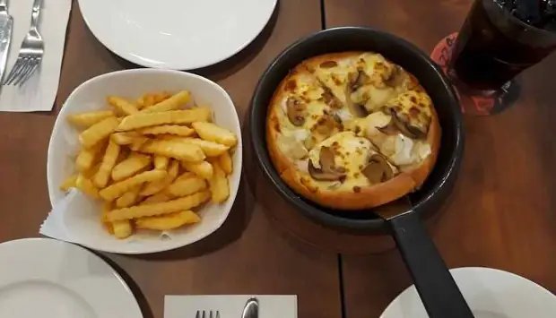 Review Chi Tiết Pizza Hut Vincom Thanh Hóa: Đánh Giá Khách Quan Về Chất Lượng, Giá Cả Và Trải Nghiệm Tại Trung Tâm Thành Phố