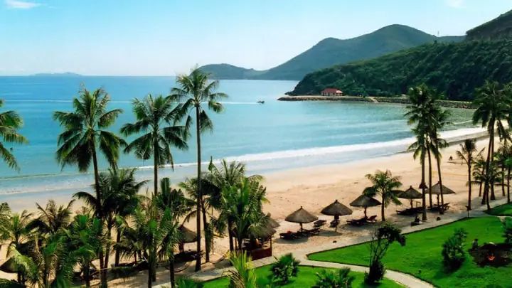 Top 8 Quán Ăn Ngon Trên Đường Huỳnh Thúc Kháng Mũi Né