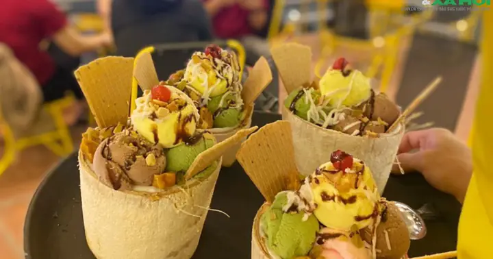 Đánh Giá Top 10 Quán Ăn Vặt Ngon Nhất Hạ Long: Trải Nghiệm Thực Tế Và Gợi Ý Cho Du Khách