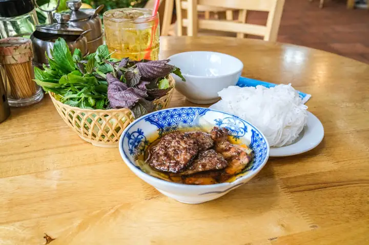Review Quán Bún Chả Ánh Hồng: Trải Nghiệm Đáng Nhớ Ở Quận 3