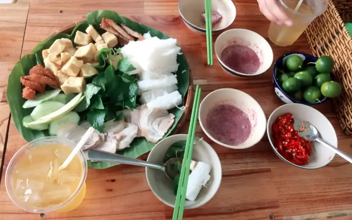 Review Chi Tiết Quán Ăn Đệ Nhất Quán: Trải Nghiệm Bún Chả Hà Nội & Bún Đậu Mắm Tôm Ở Quận 7