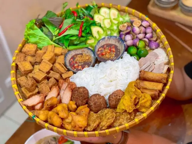 Bún Mắm Bạc Liêu: Khám Phá Hương Vị Đậm Đà, Chua Ngọt Đặc Trù Vùng Sông Nước