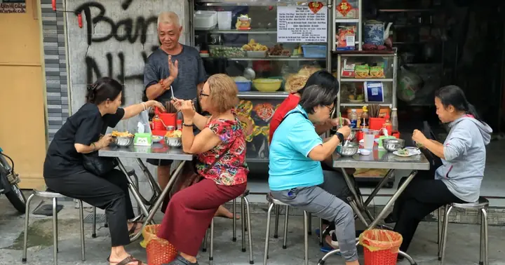 Quán Chay Gần Chùa Vĩnh Nghiêm: Review 46 Năm Tâm Huyết Và Phong Cách "độc Nhất"