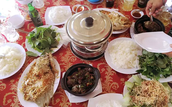 Đánh Giá Chi Tiết Quán Đồng Quê Cần Thơ: Ẩm Thực Sân Vườn Đáng Trải Nghiệm