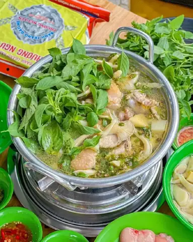 Top 5 Quán Lẩu Gà Lá É Quận 7: Đánh Giá Chi Tiết Từ Hương Vị Đến Giá Cả