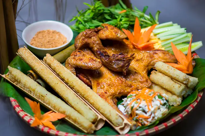 Quán Gà Nướng Cơm Lam Biển Hồ