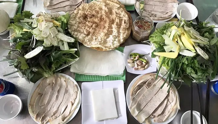 Review Quán Mậu: Bánh Tráng Thịt Heo Chuẩn Vị Miền Trung Tại Đà Nẵng