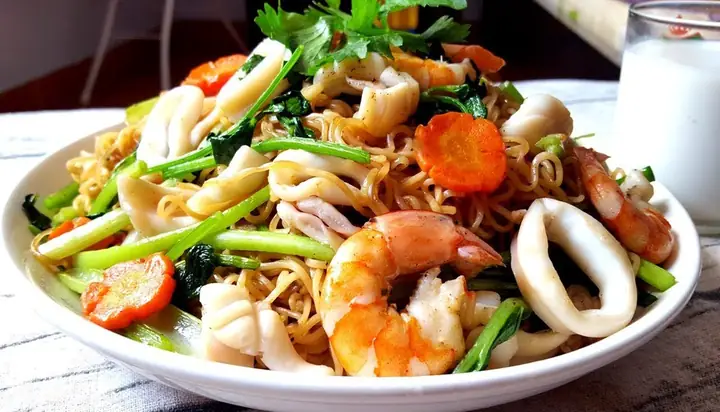 Review Quán 72: Mì Xào Hải Sản Tươi Ngon Quận 7