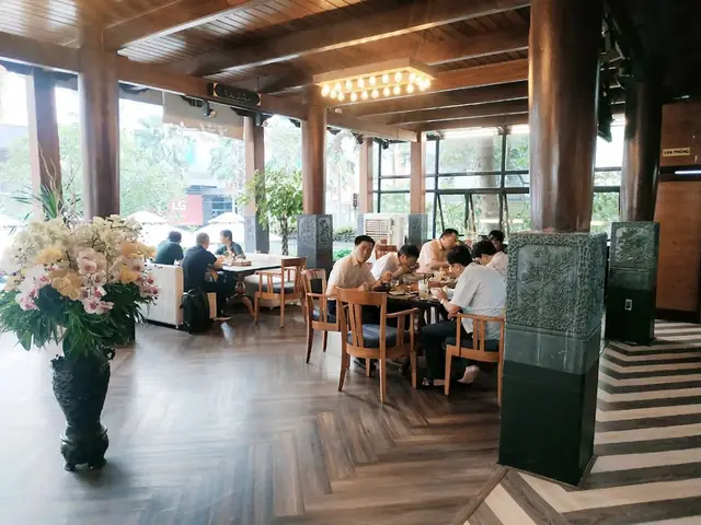 Review Nhà Gỗ Cafe Cần Thơ: Không Gian Gỗ Ấm Cúng Giữa Lòng Thành Phố