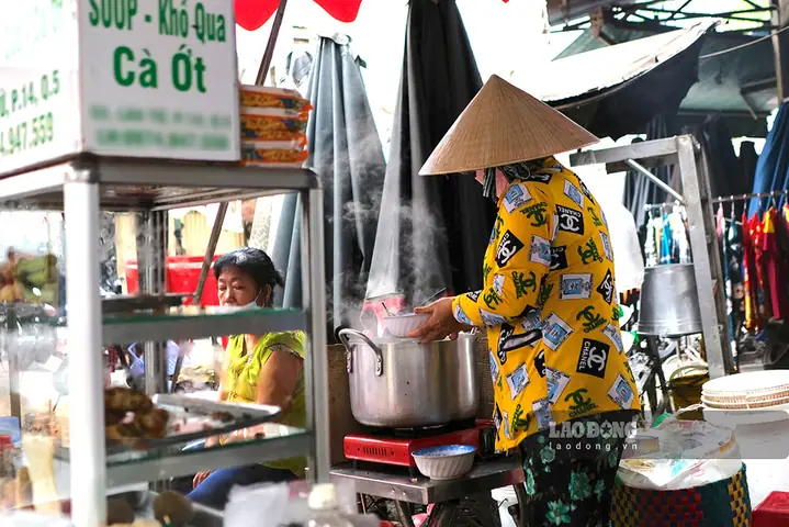 Quán Ốc Chợ Phùng Hưng