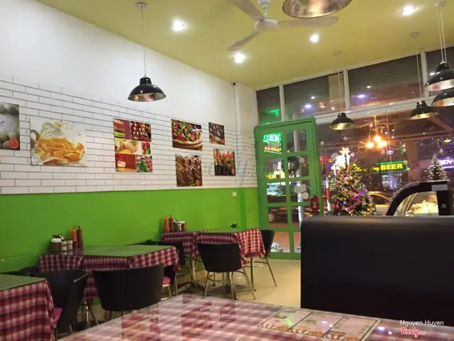 Quán Pizza Ở Núi Trúc
