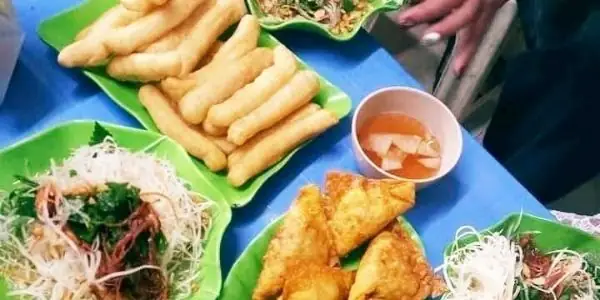 Quẩy Nóng Nguyễn Lương Bằng: Review Quán Ăn Vặt Ngon, Rẻ Hà Nội